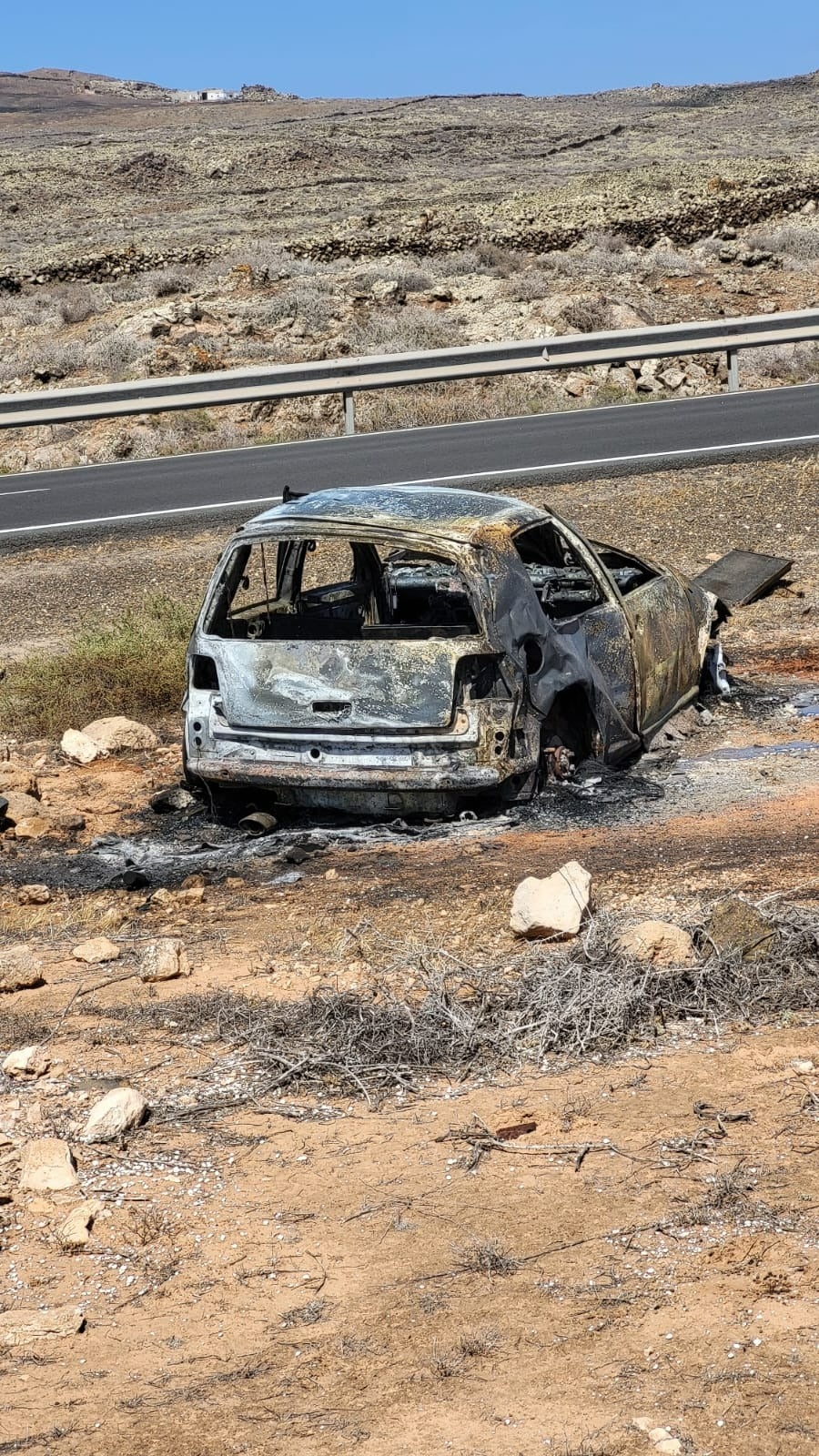 Fallece un hombre al volcar e incendiarse el vehículo en el que viajaba en Fuerteventura