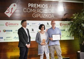 Nómada Kilims & Rugs. La donostiarra Nerea Aguirre y su marido Alistair Baird reciben el Premio Empresa Sostenible.
