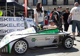 El coche creado por los alumnos de Hernani en la prueba desarrollada en Gasteiz.