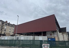La piscina municipal de Villaviciosa, cerrada por obras
