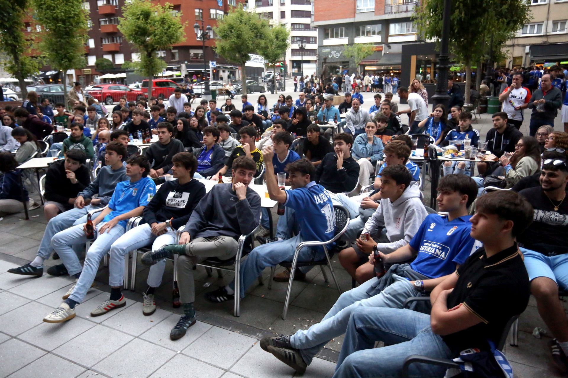 Así se vivió el Almería - Real Oviedo en los bares ovetenses