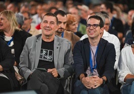 Arnaldo Otegi y Pello Otxandiano, durante un acto de EH Bildu.