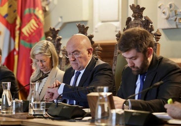 El Ayuntamiento, con votos de PP y Vox, pide a Adif que no siga con la estación «que impide el soterramiento»