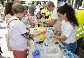 Salida de la marcha que para visibilizar la diabetes que ha recorrido el centro de Valladolid este domingo.