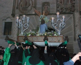 Levantada de la imagen en honor a Francisco Javier Melo.