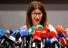 La exconcejala socialista durante su comparecencia ante los medios de comunicación.