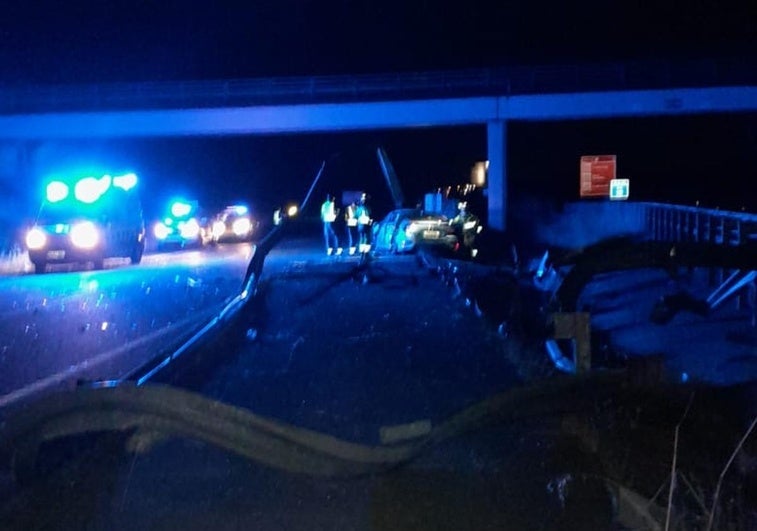 Herido crítico un hombre de 34 años tras quedar atrapado en una salida de vía en Casatejada