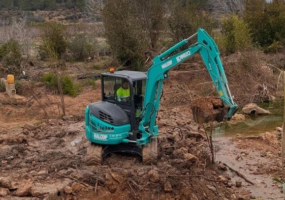 Reconstrucción de caminos en Montserrat.