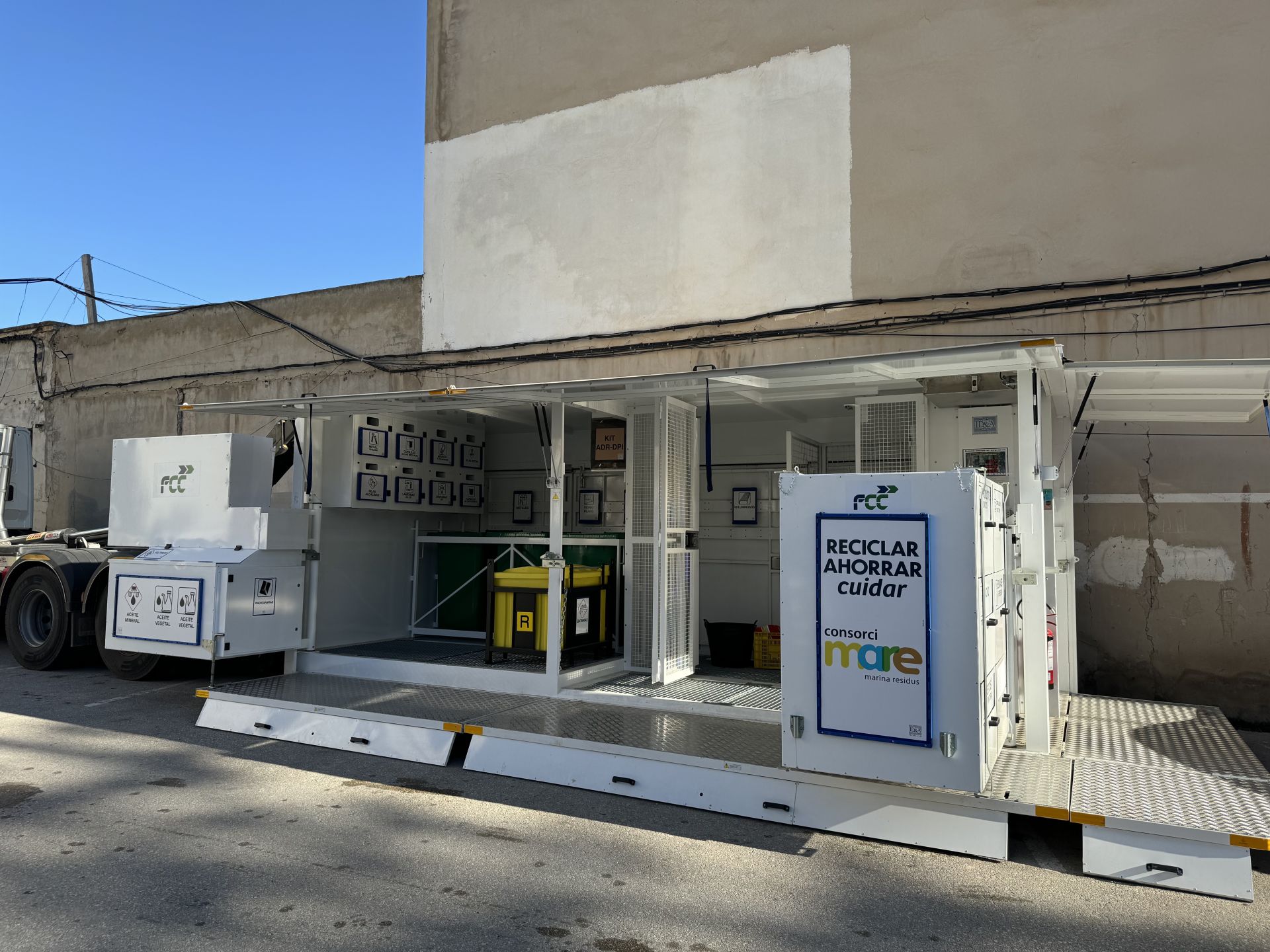 Benissa acerca el ecoparque móvil a la costa para facilitar el reciclaje durante la temporada estival