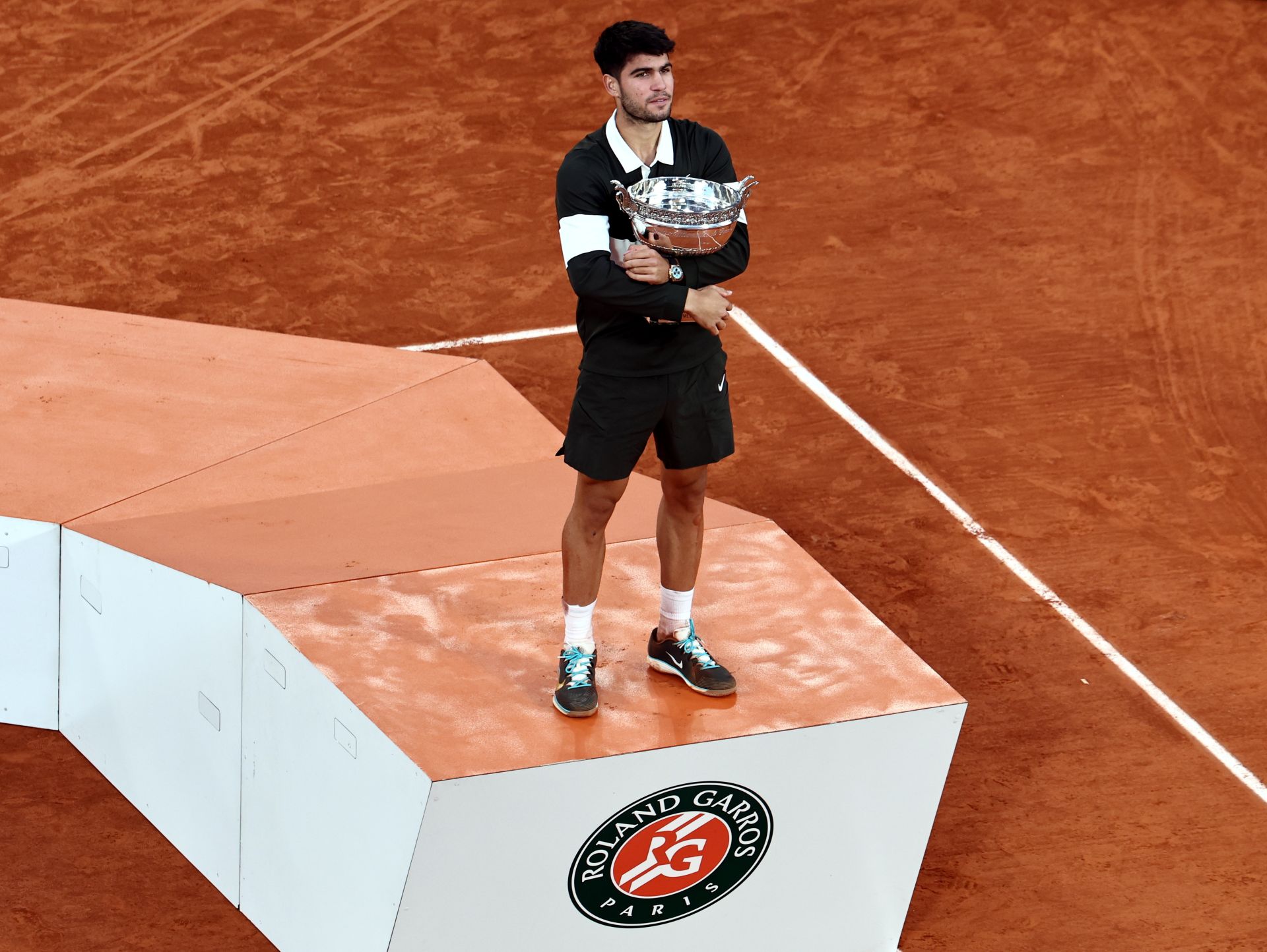 La celebración de Carlos Alcaraz tras ganar Roland Garros, en imágenes
