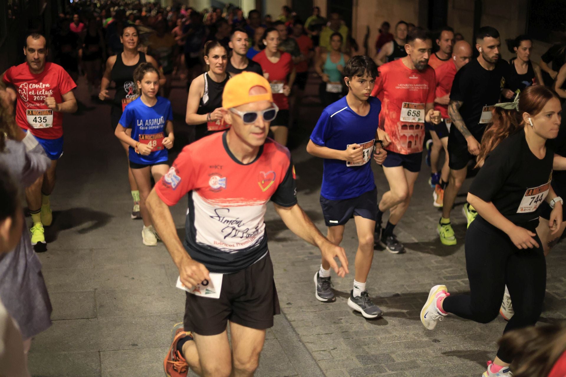 En imágenes la carrera nocturna que llena las calles de Salamanca en su XXV edición