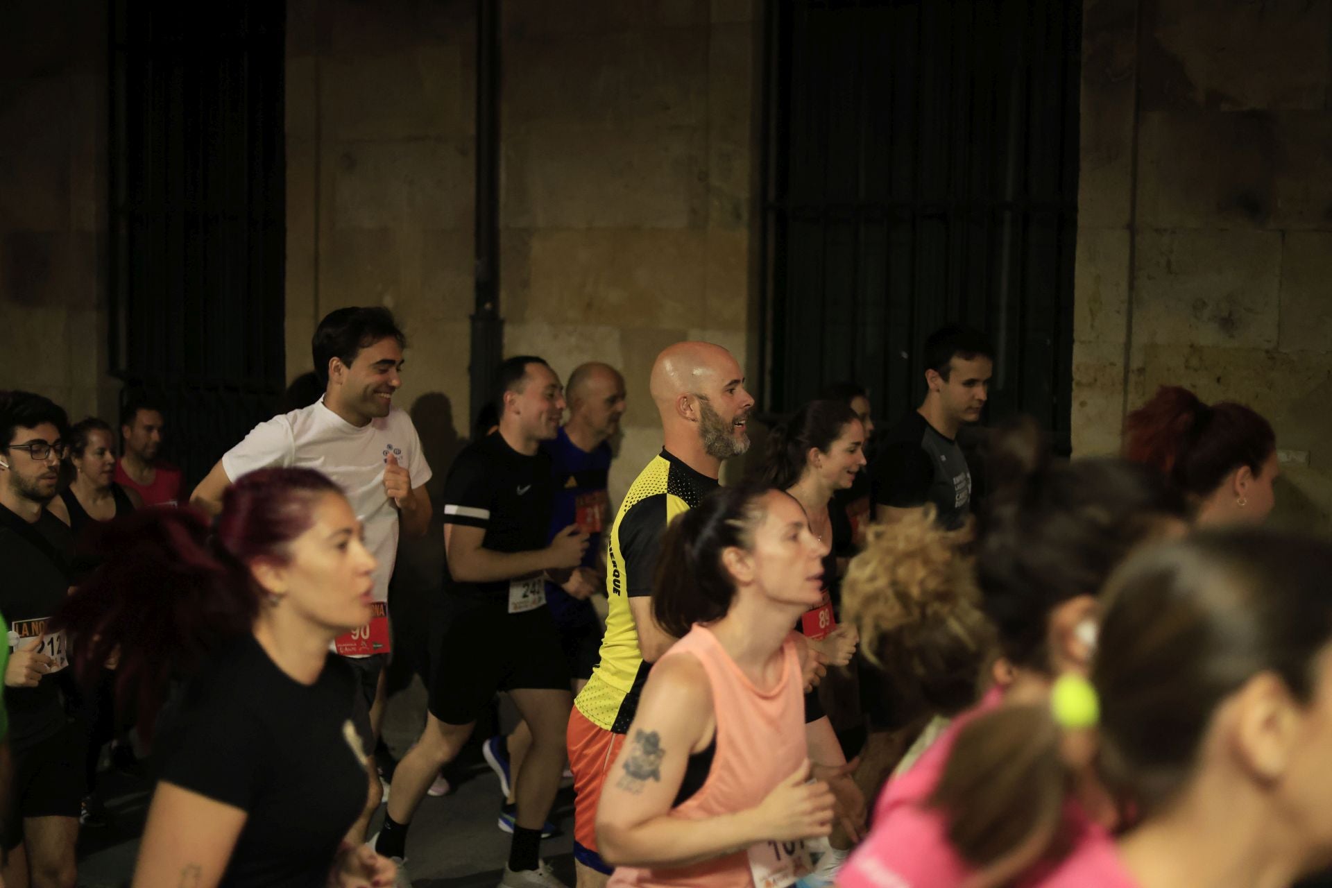 En imágenes la carrera nocturna que llena las calles de Salamanca en su XXV edición