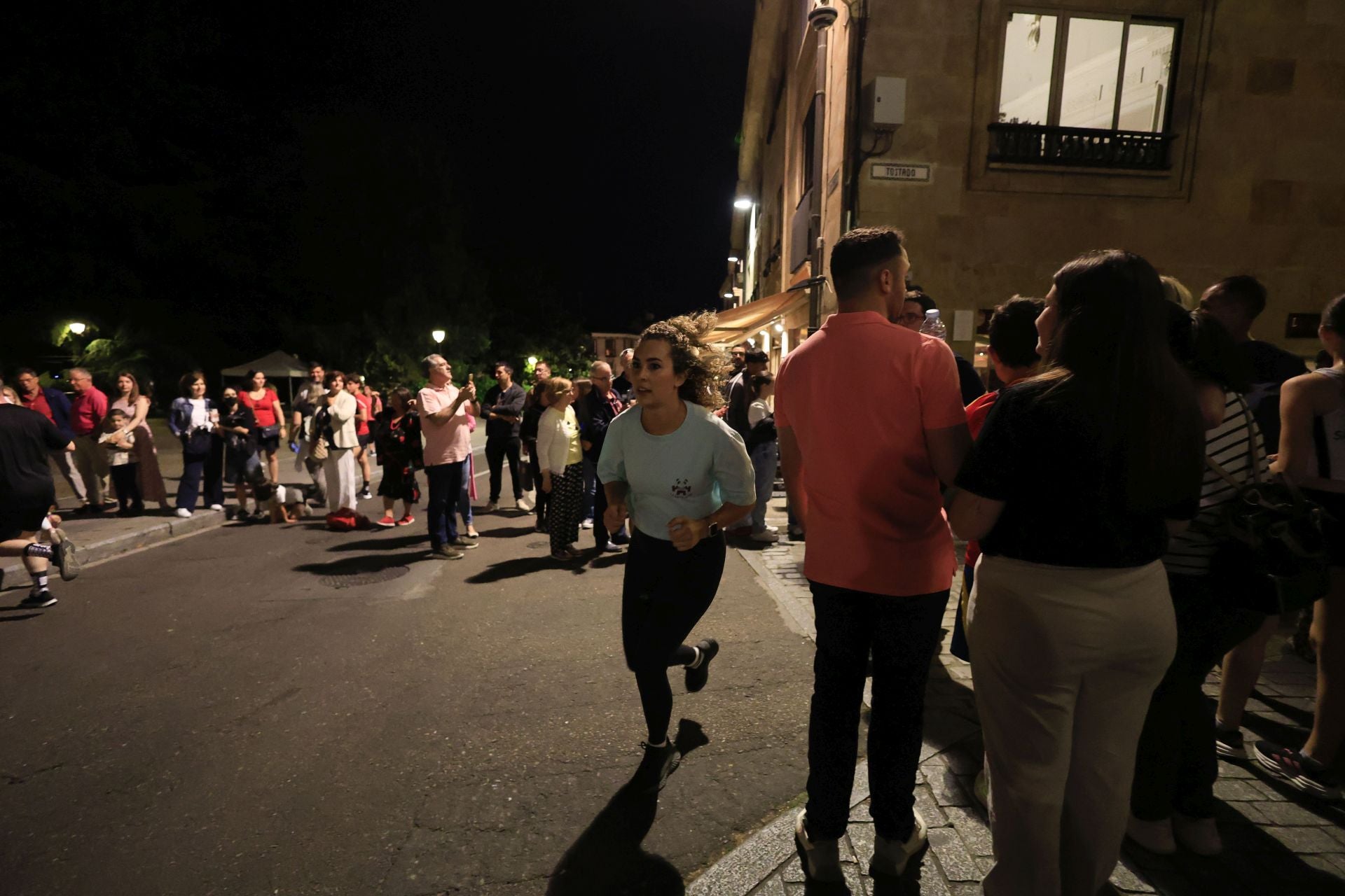 En imágenes la carrera nocturna que llena las calles de Salamanca en su XXV edición