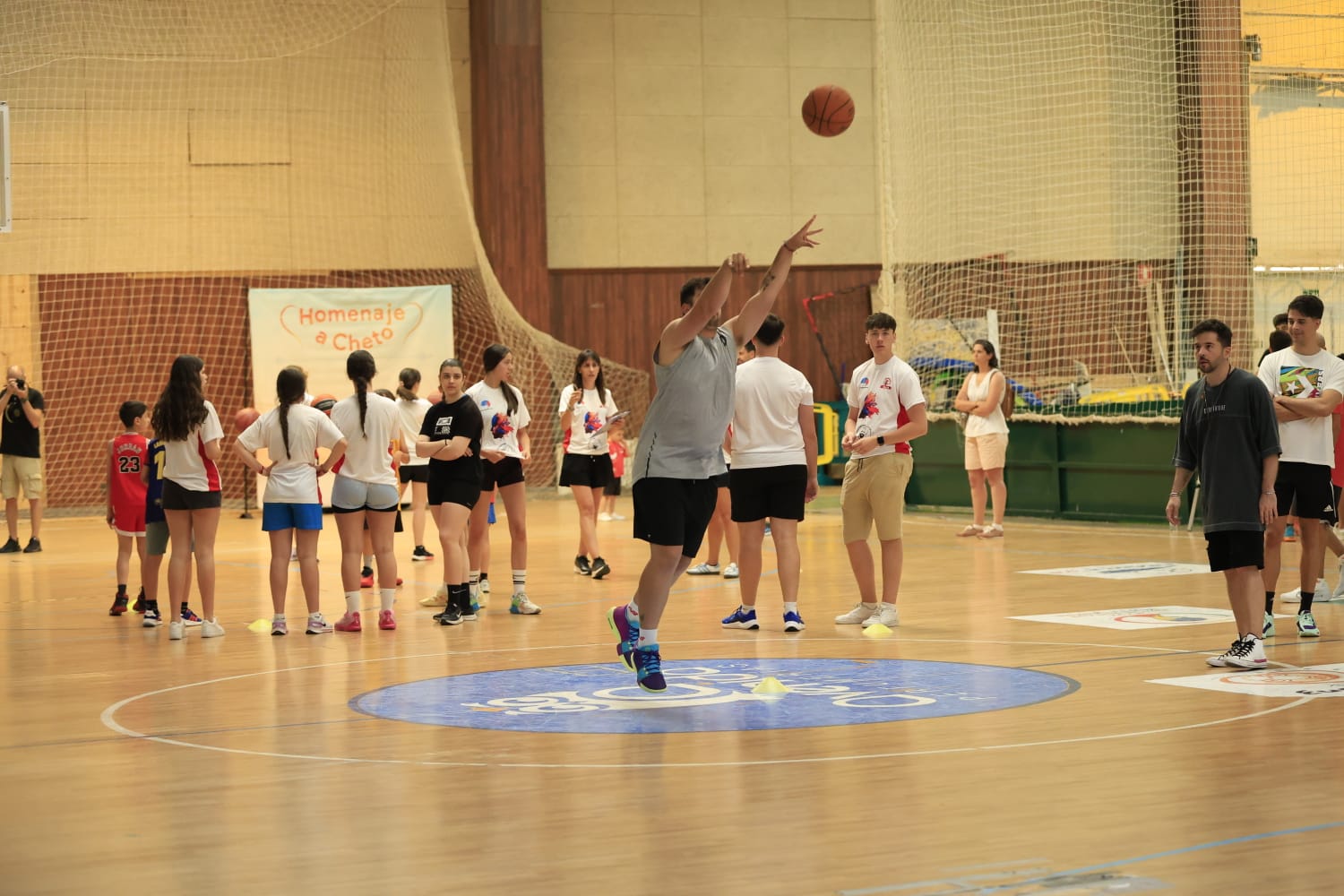Éxito rotundo de la III Jornada Benéfica de baloncesto en Salamanca por Cheto