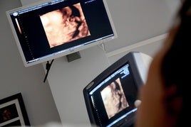 El retraso en la edad materna plantea nuevos desafíos médicos.