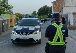 A local police officer in Murcia, this Saturday, in Alquerías.